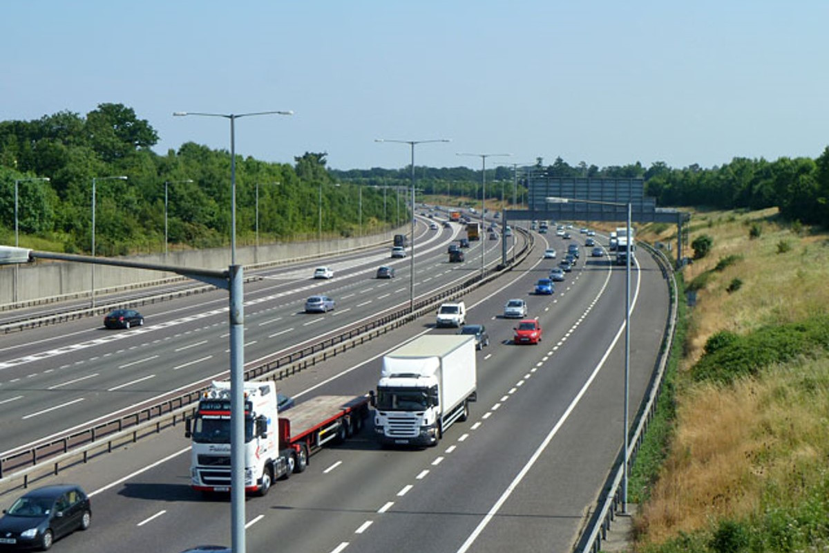 The Pros and Cons of Being an HGV Driver in the UK
